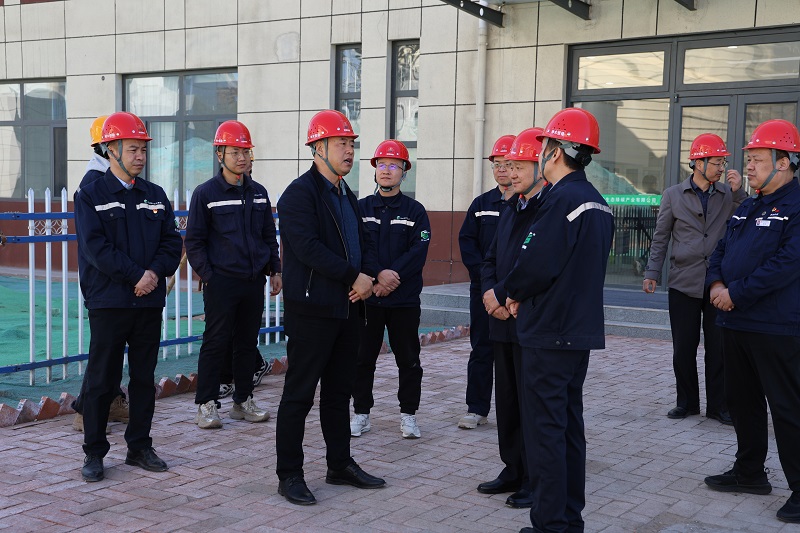 陜煤集團(tuán)安全環(huán)保監(jiān)察部總經(jīng)理王西才到神木恒穩(wěn)公司調(diào)研指導(dǎo)工作