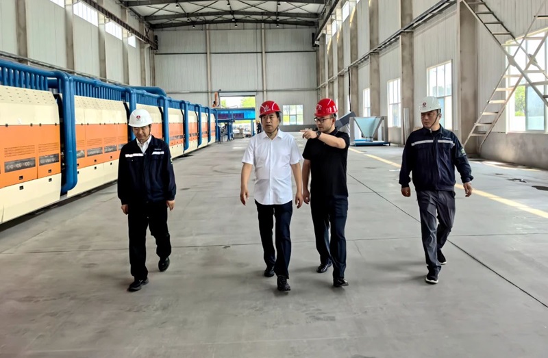 深化落實“四下基層” 強思想 明方向 鼓干勁 話發展 周紅到龍門綠碳公司、智引公司調研