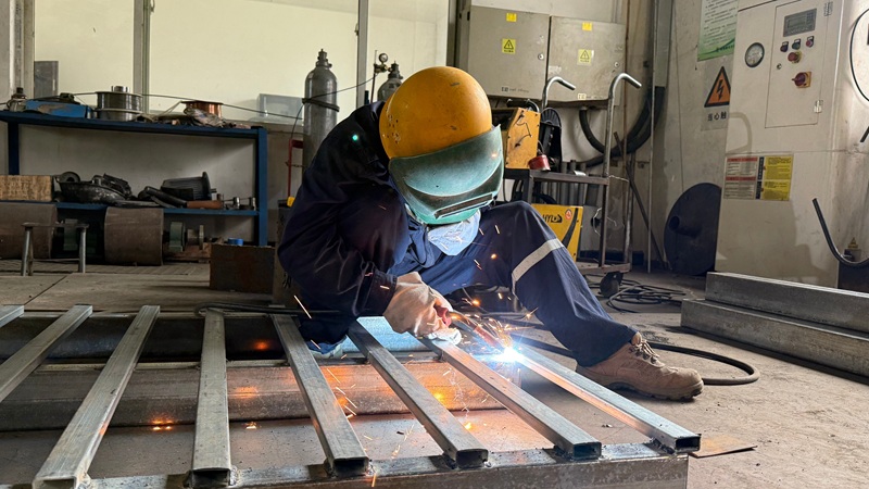 富平公司:自主加工袋裝水泥鐵制托盤