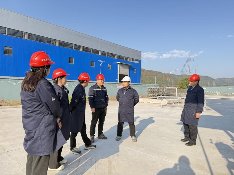 黃陵縣天然氣專項檢查組對黃陵新材公司開展LNG氣站專項安全檢查