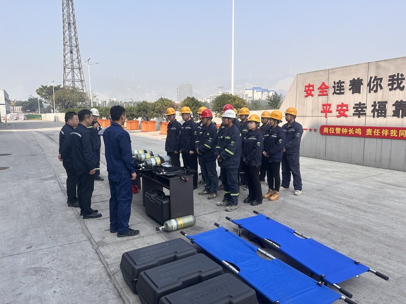 龍門綠碳公司、韓城昇隆公司聯(lián)合開展正壓式空氣呼吸器使用培訓(xùn)及實操演練